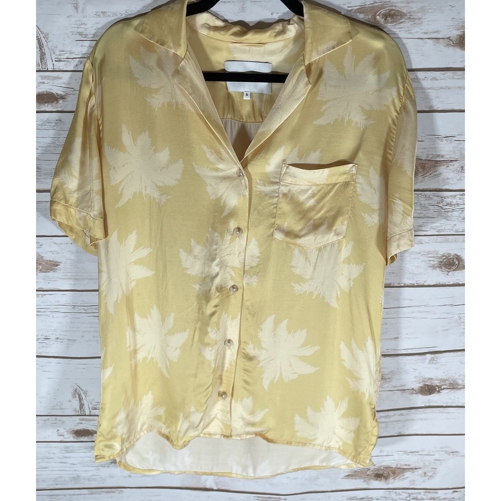 Pistola Women's Short Sleeve Button-Up Shirt Size Small‎ Yellow Leaf Print